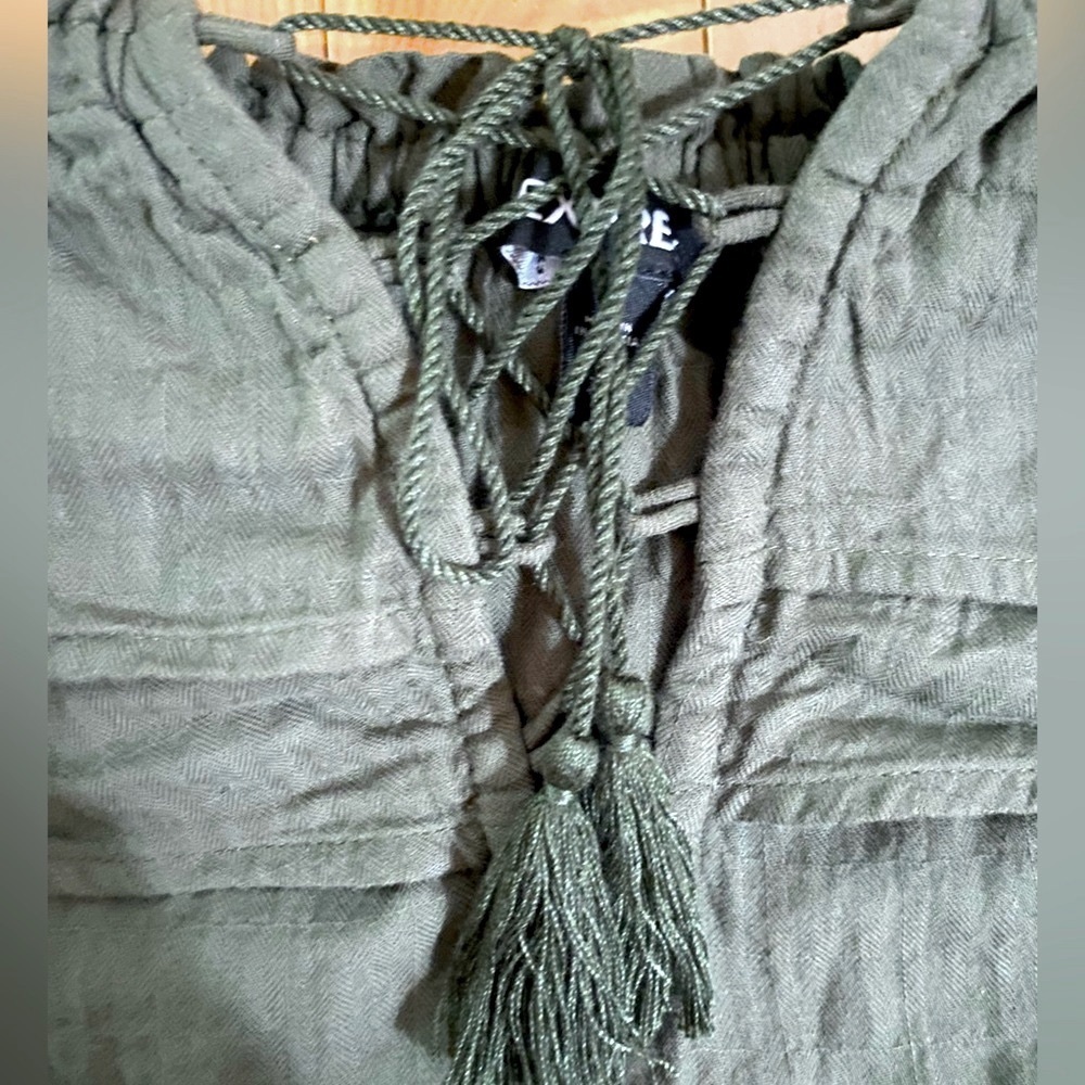 🌴NEW🌴Express off-the-shoulder Top